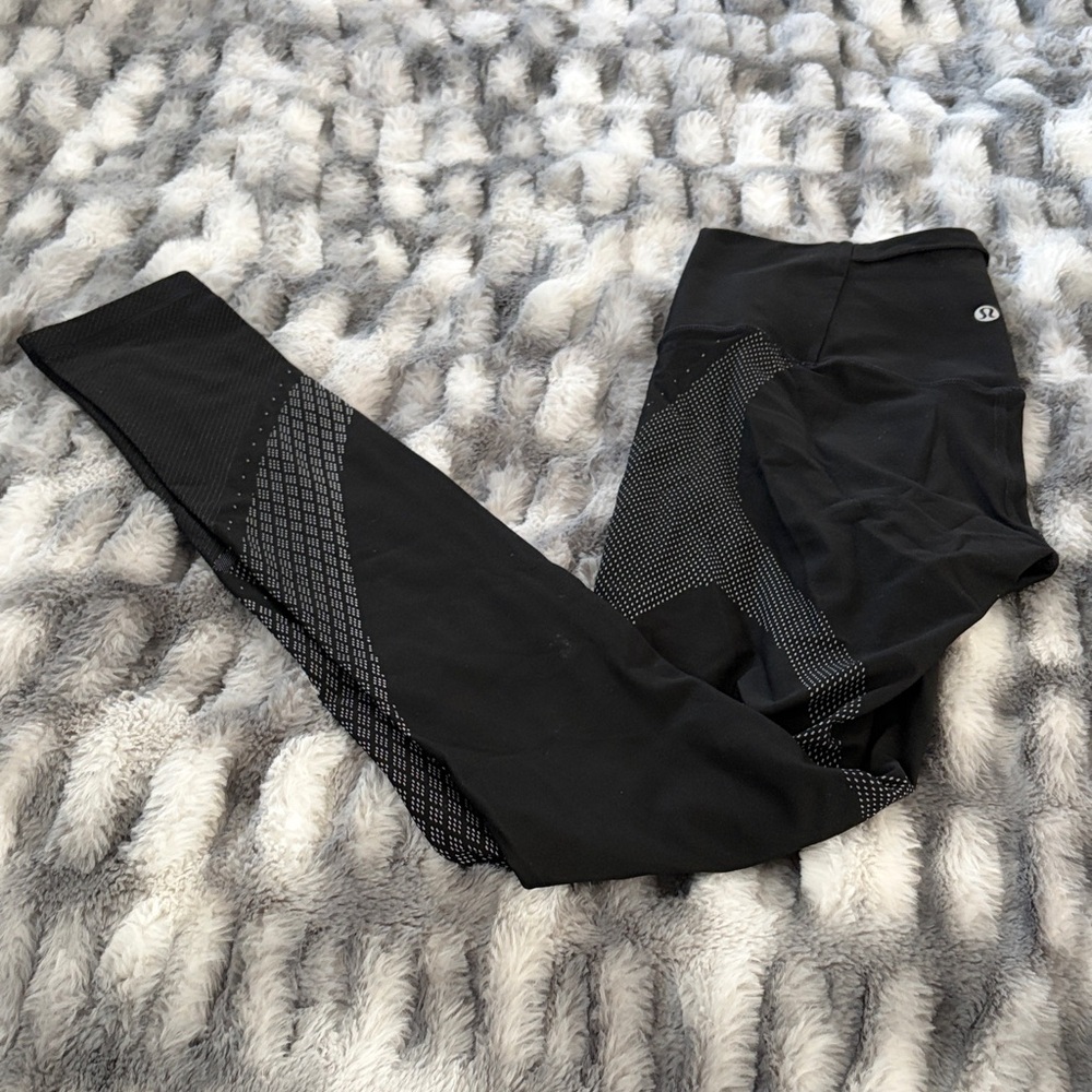 lululemon athletica womens Black Patterned Leggings, high rise waist, 28” inseem